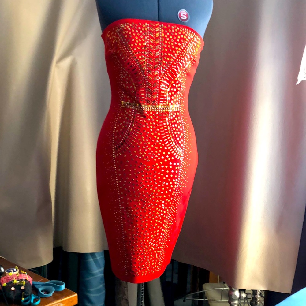 Red beaded sleeveless Cache cocktail dress size 4